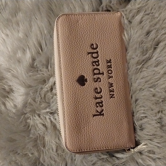 kate spade Accessories - EUC KATE SPADE WALLET